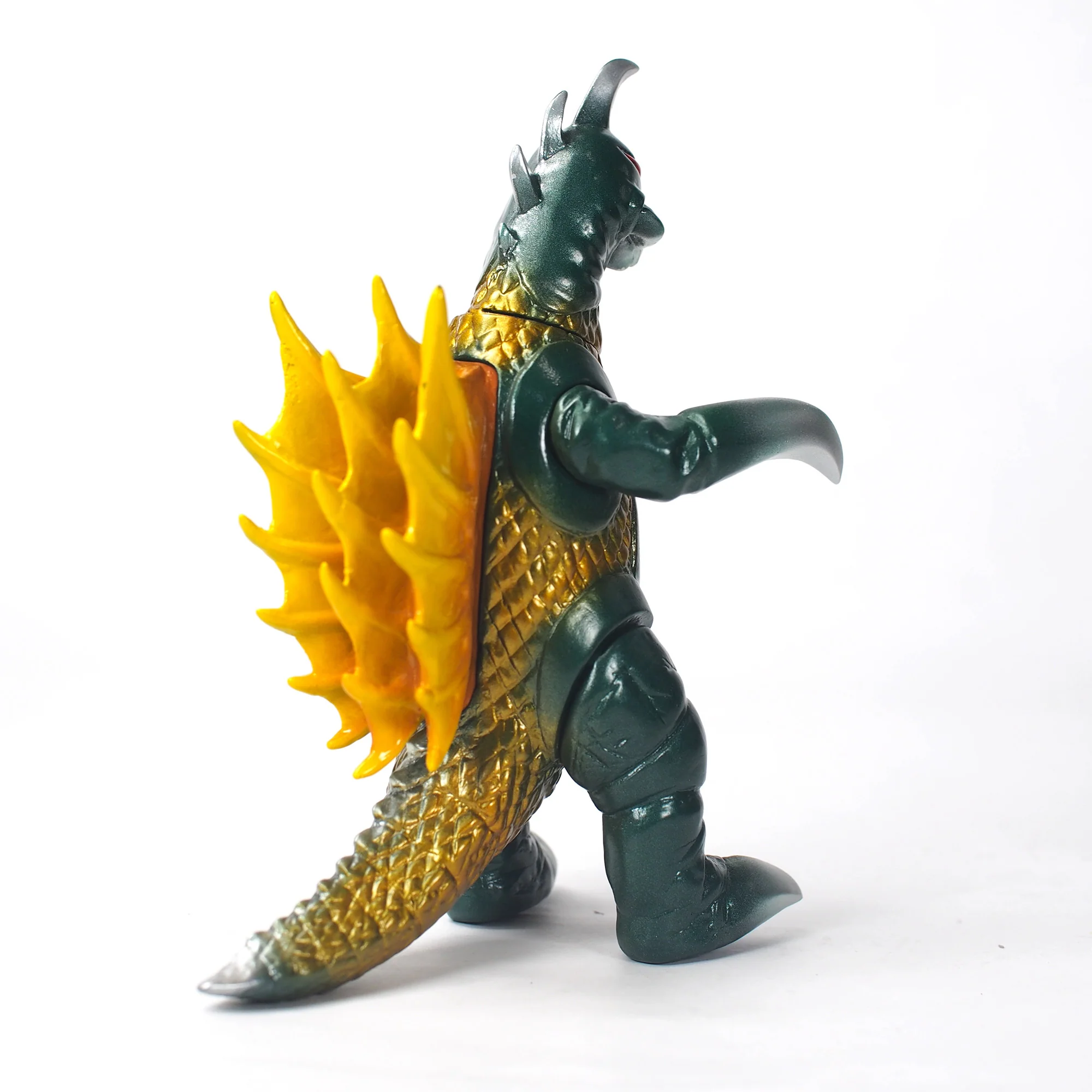 CCP Middle Size Series Gigan Standard Ver. Figure - Image 3