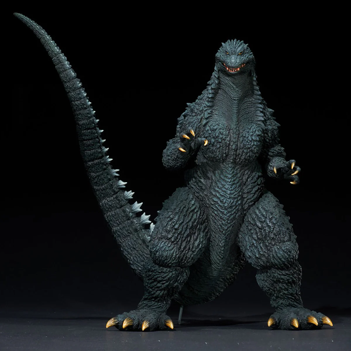 Toho 30cm Series Yuji Sakai Sculpt Collection Godzilla (2002) Battle in the Storm Figure - Image 2